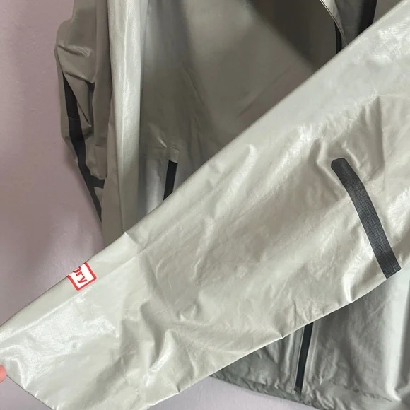 Columbia Men's Light Gray Raincoat - Picture 4 of 9